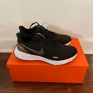 Women’s Nike Revolution 5 PRM
